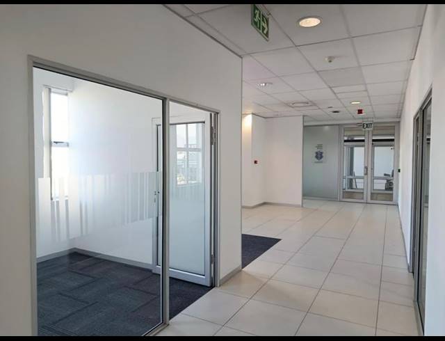 BUSINESS PROPERTY TO RENT IN SOMERSET WEST MALL TRIANGLE